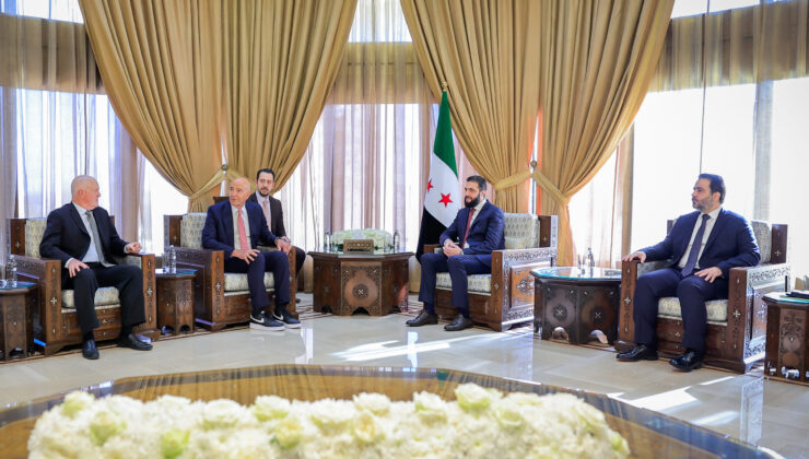 Suriye Cumhurbaşkanı Ahmed Şara, ABD Temsilcisi Tom Barrack ile Görüştü