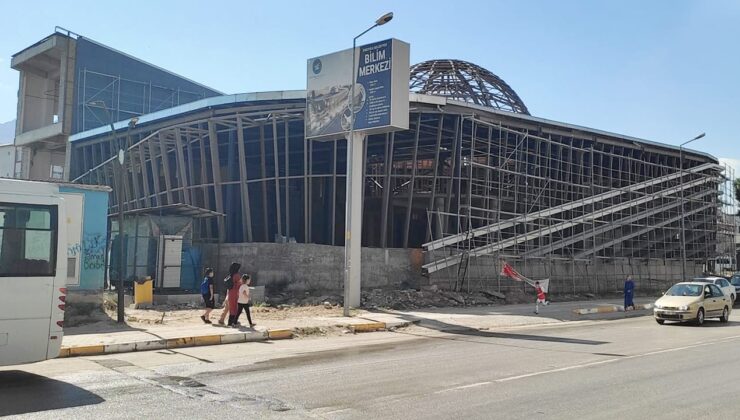 Van’da 50 Milyon Liralık Kamu Binaları Çürümeye Terk Edildi