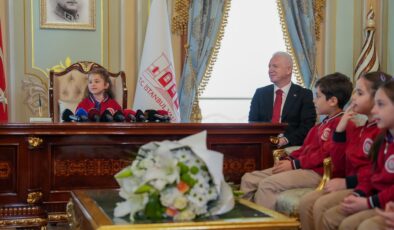 İstanbul’da 23 Nisan Coşkusu: Vali Gül Makamını Asmin Ayşe Aslan’a Devretti