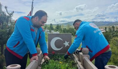 Susuz’da Şehit Kabristanları Bayram Öncesi Hazırlandı