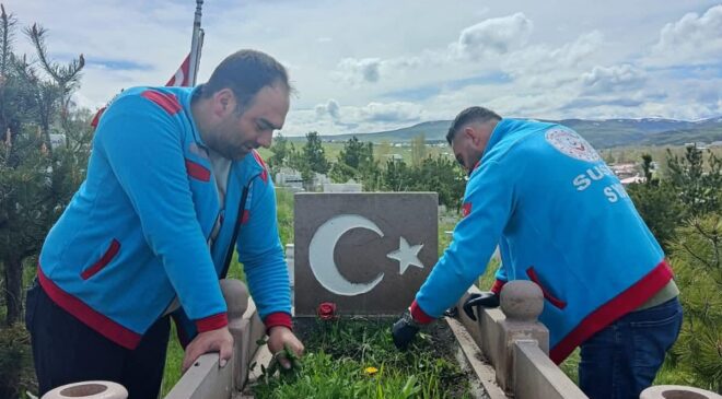 Susuz’da Şehit Kabristanları Bayram Öncesi Hazırlandı