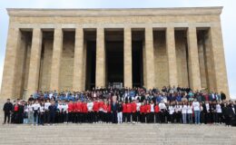 Bakan Bak ve Beraberindeki Heyetten Anıtkabir’e Ziyaret