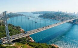 İstanbul Boğazı Gemi Geçişi Nedeniyle Çift Yönlü Trafiğe Kapatıldı