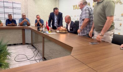 AK Parti Yalova İl Başkanı Umut Güçlü’ye Sürpriz Doğum Günü Kutlaması