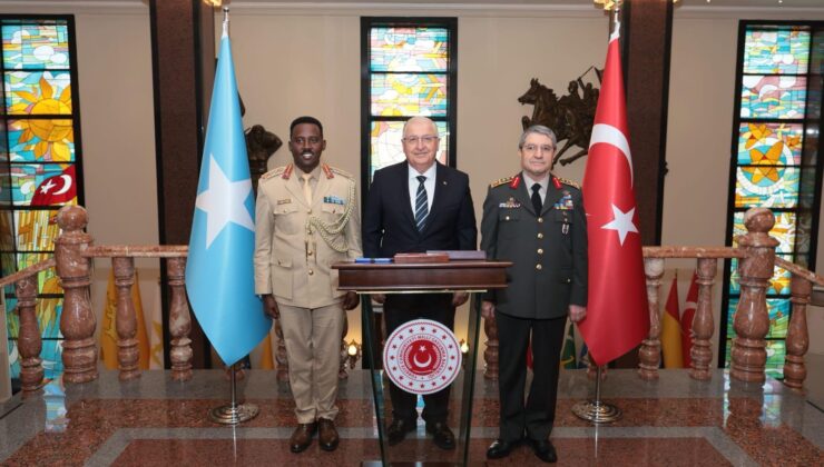 Milli Savunma Bakanı Yaşar Güler Somali Genelkurmay Başkanını Kabul Etti