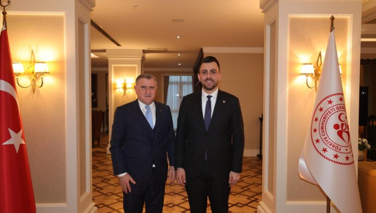 Öztaylan Müjdeyi Verdi: Bandırma 17 Eylül Stadyumu Gece Maçlarına Hazırlanıyor