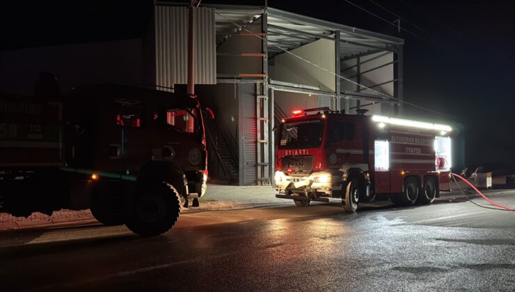 Turgutlu’da palet fabrikasında yangın: Ekipler müdahale etti